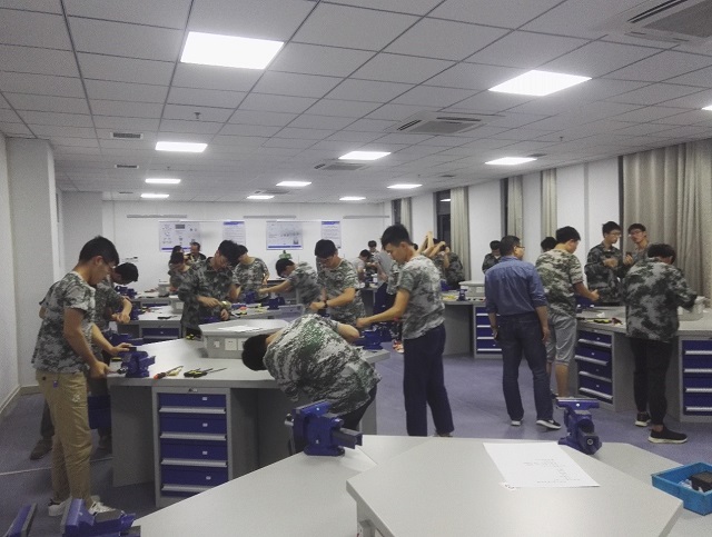 机械技术学院承担的本科院校实训教学正式开班